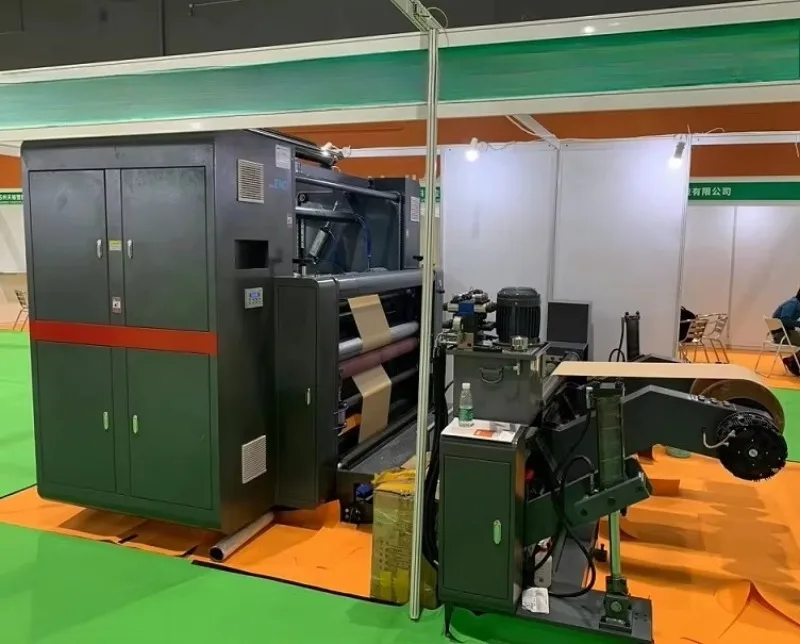 Image 3: Machine de découpe automatique et de rembobinage Runwo pour rubans adhésifs, cartons et étiquettes
