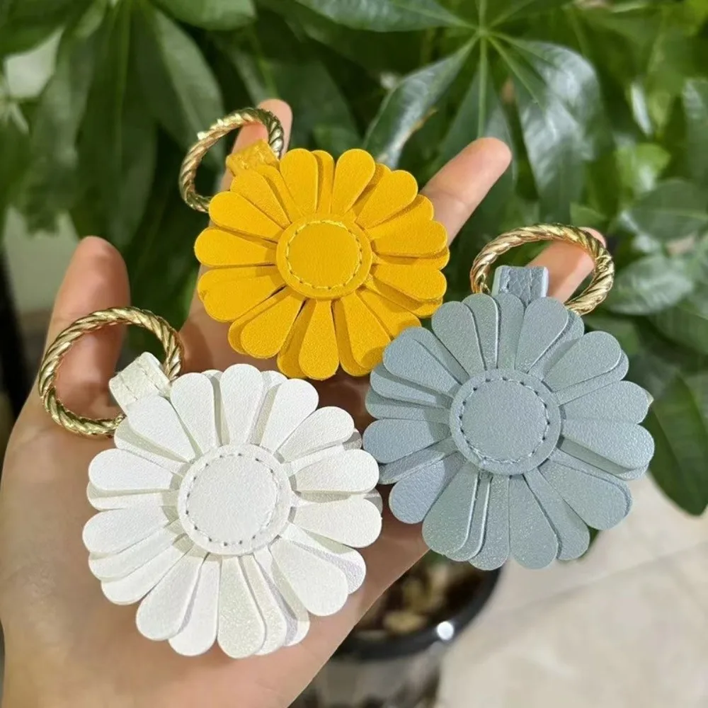 Trendy PU Leather Magnetic Hat Clip Yellow Flower Magnet Buckle Travel Bag Pendant Versatile Accessory Sun Hat Clip For Journeys