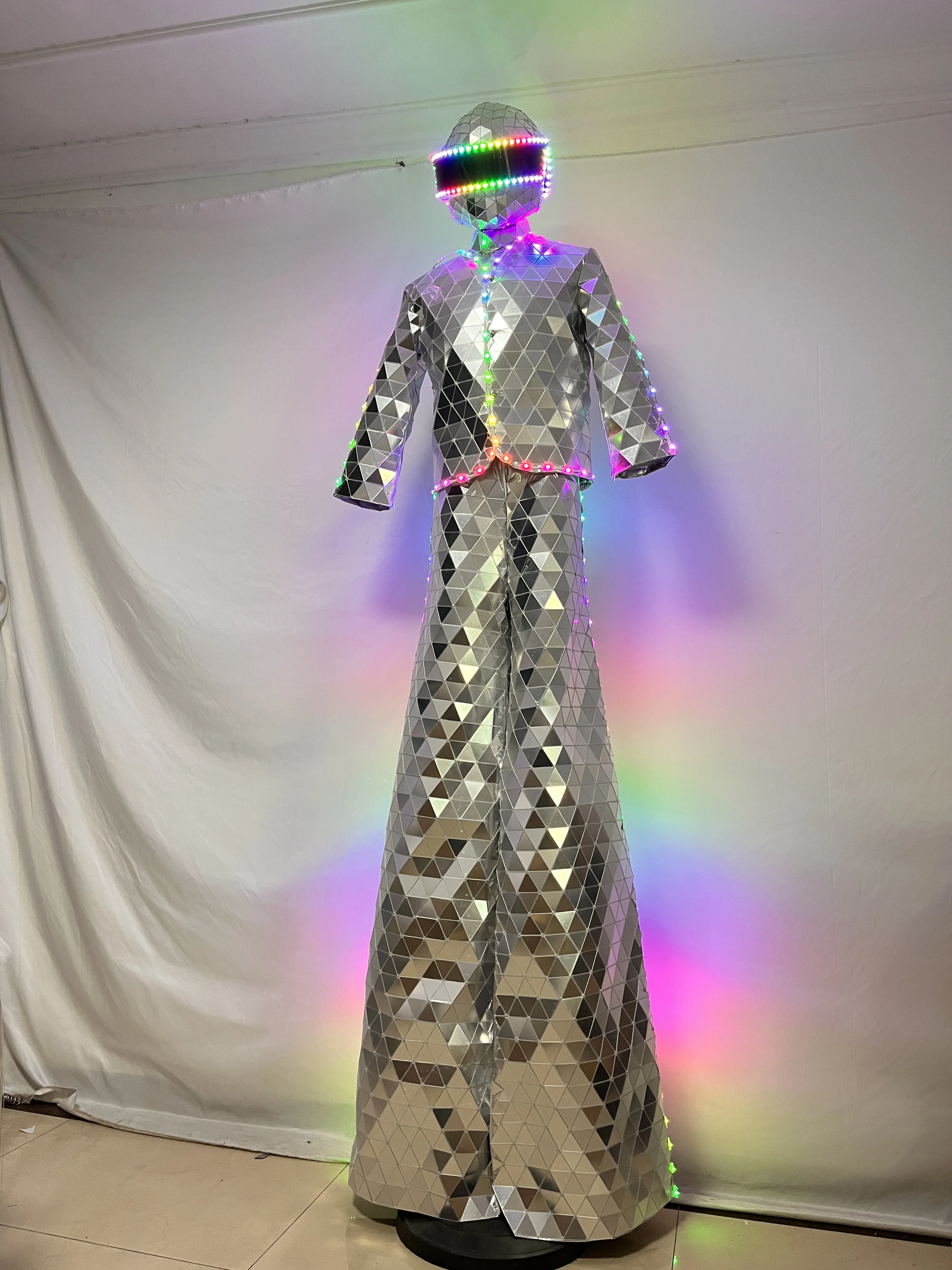 

LED Full Color Silver Mirror Stilts Robot Costume for Party And Carnival Performance Customizable Fast Delivery