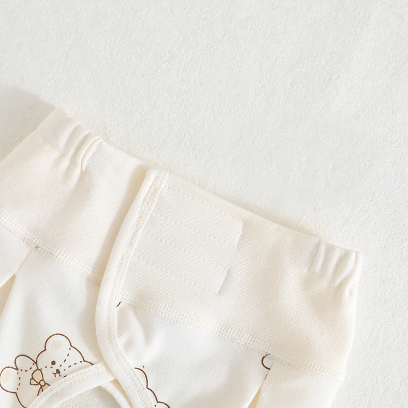 100% reine Baumwolle Neugeborenen-Hosen mit geteiltem Schritt, verstellbarem Klettverschluss, weich, atmungsaktiv, hautfreundlich, für Babys von 0-6 Monaten. – Detail 1