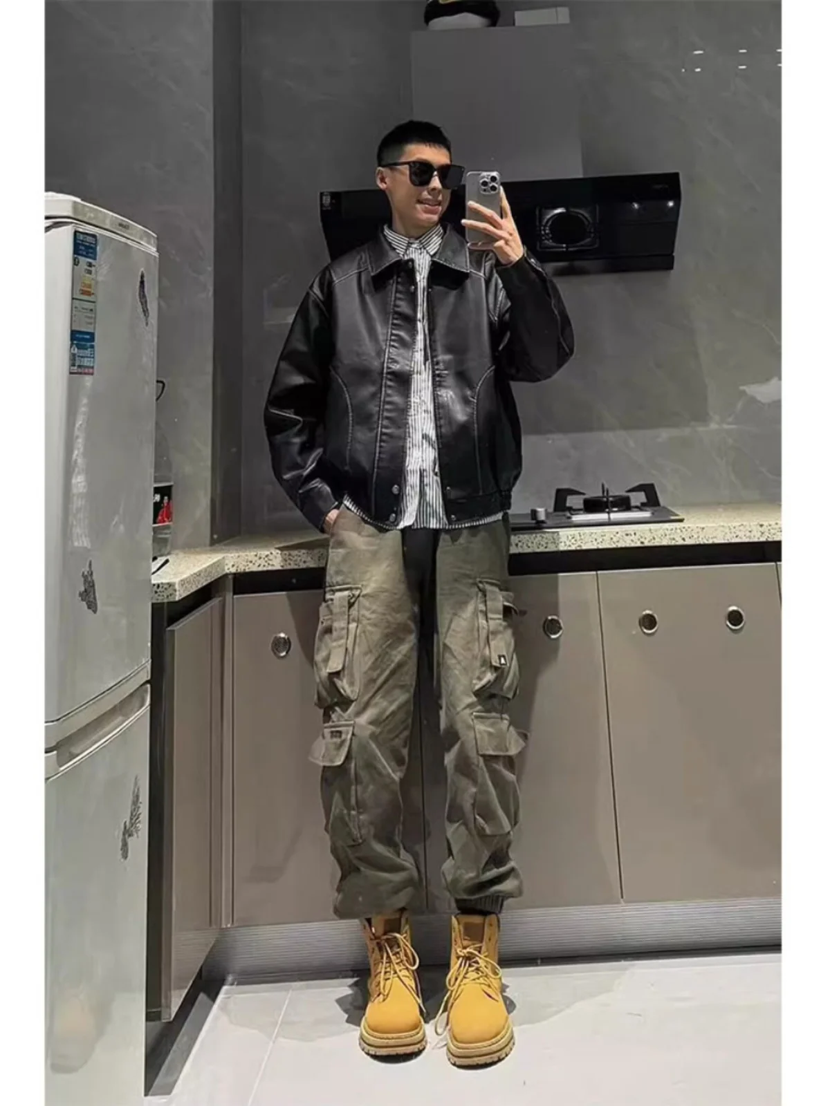 

Весенняя повседневная куртка из искусственной кожи для мужчин, винтажная, с эффектом потертости, свободного кроя, универсальная, с воротником-стойкой, в байкерском стиле, для молодежи, энергичная и стильная