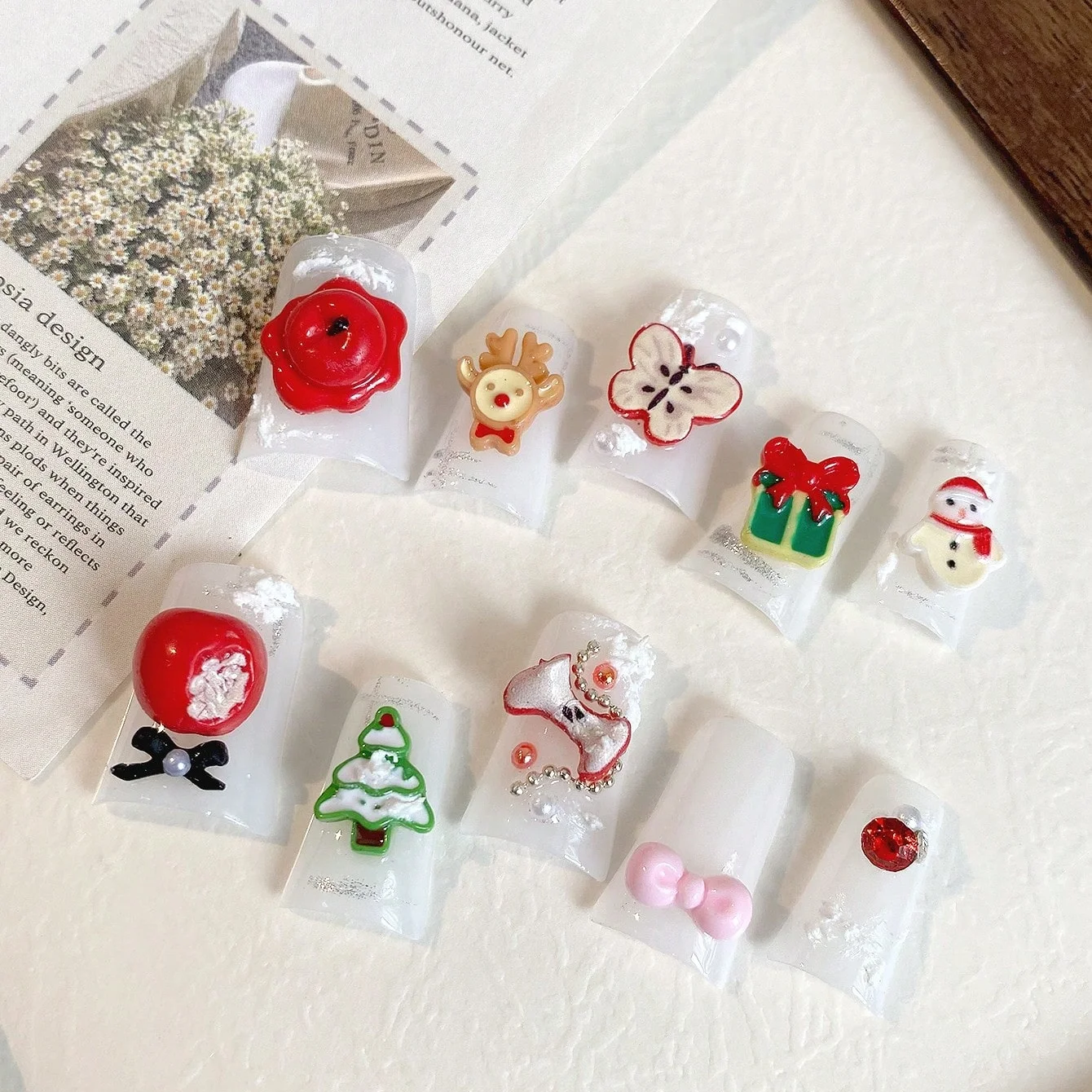 10 handmade pressed duckbill shaped nails, beautiful fake nails, white background Christmas Eve apple tree, suitable for women