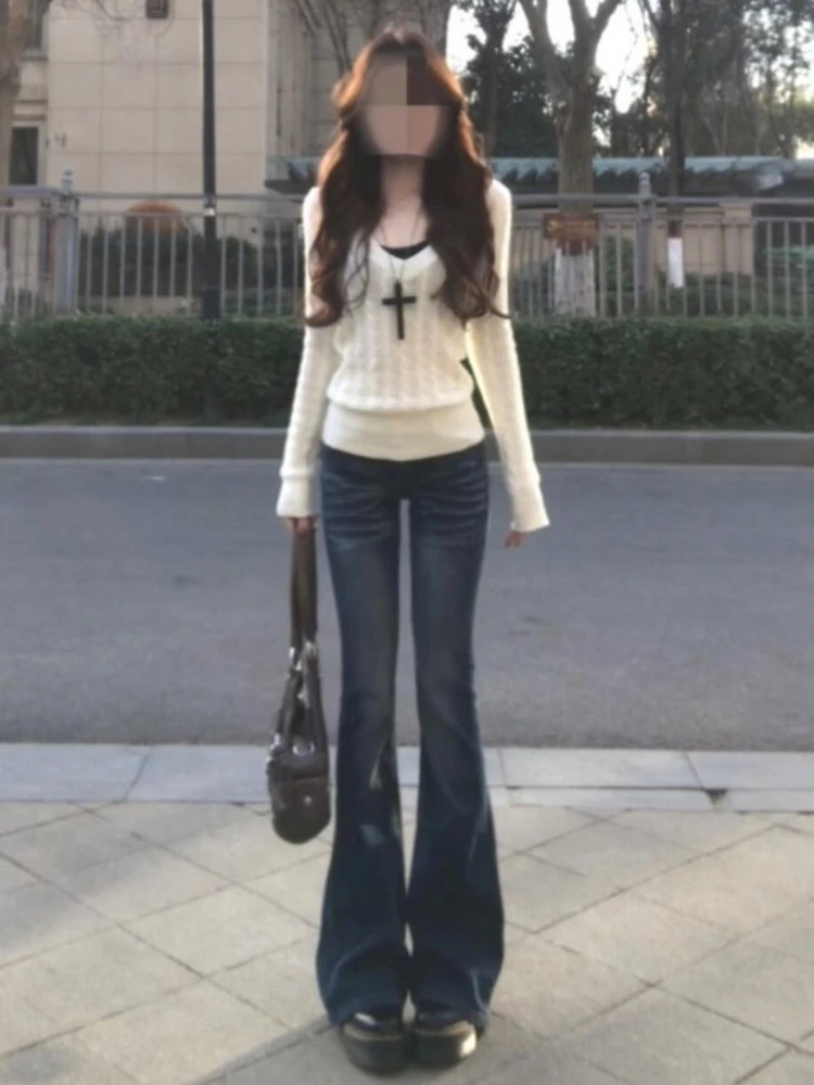 

Spring 2026 White V-Neck Long Sleeve Women's Knitted Sweater Base Shirt Inner Wear Korean Style Slim Fit City Walk Fashion