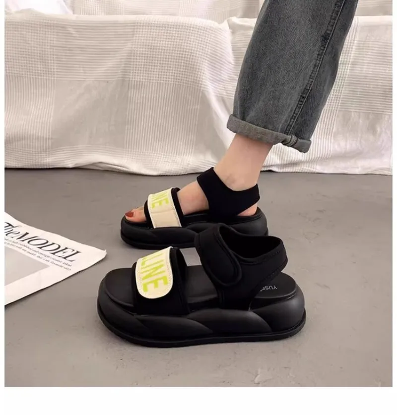 

Популярные летние пляжные сандалии для детей 2026 года, классического черного цвета, подходят как для мальчиков, так и для девочек.