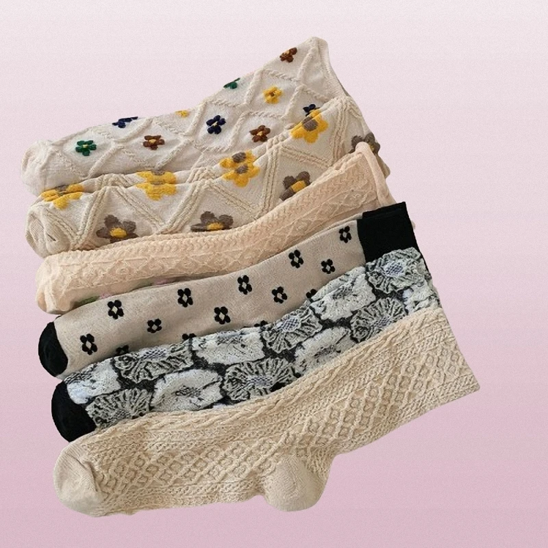 Chaussettes à fleurs respirantes pour femmes, tube moyen, style universitaire, chaussettes longues douces pour filles, chaussettes de sport pour femmes, 3/6 paires, nouveau, 2024