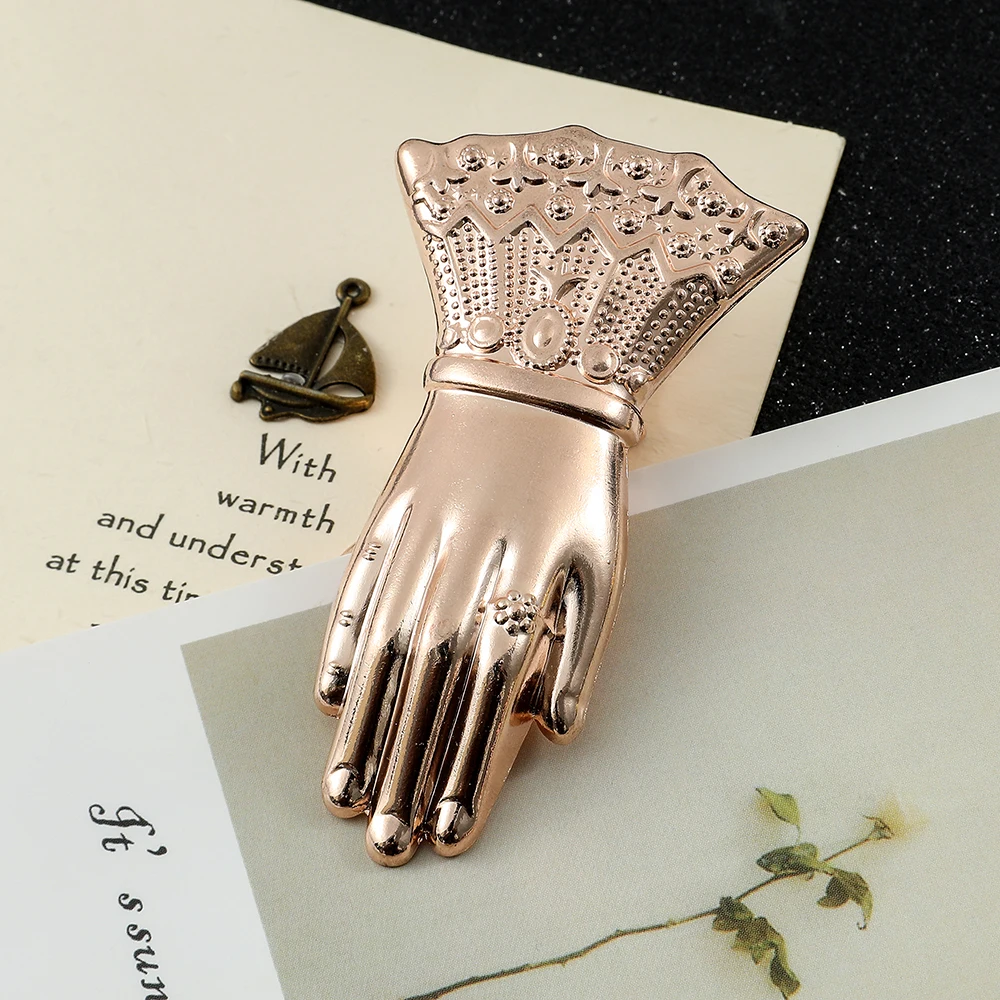 

Hand Shaped Metal Bookmark Holder Book Decoration Reading Marker For Reading Lovers, Valentine's Day Gift for Women