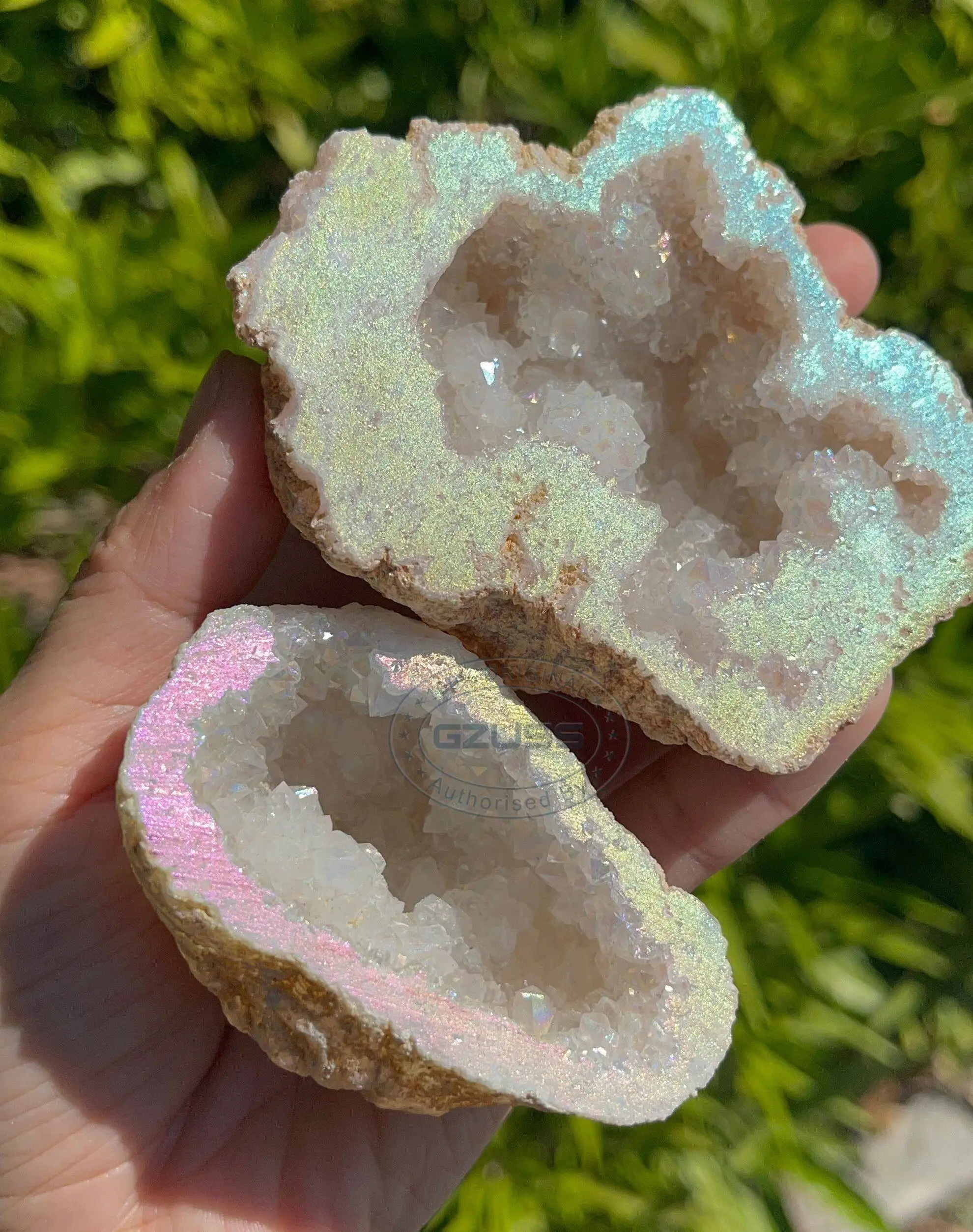 

1pcs Angel Aura Agate Geode Cornucopia