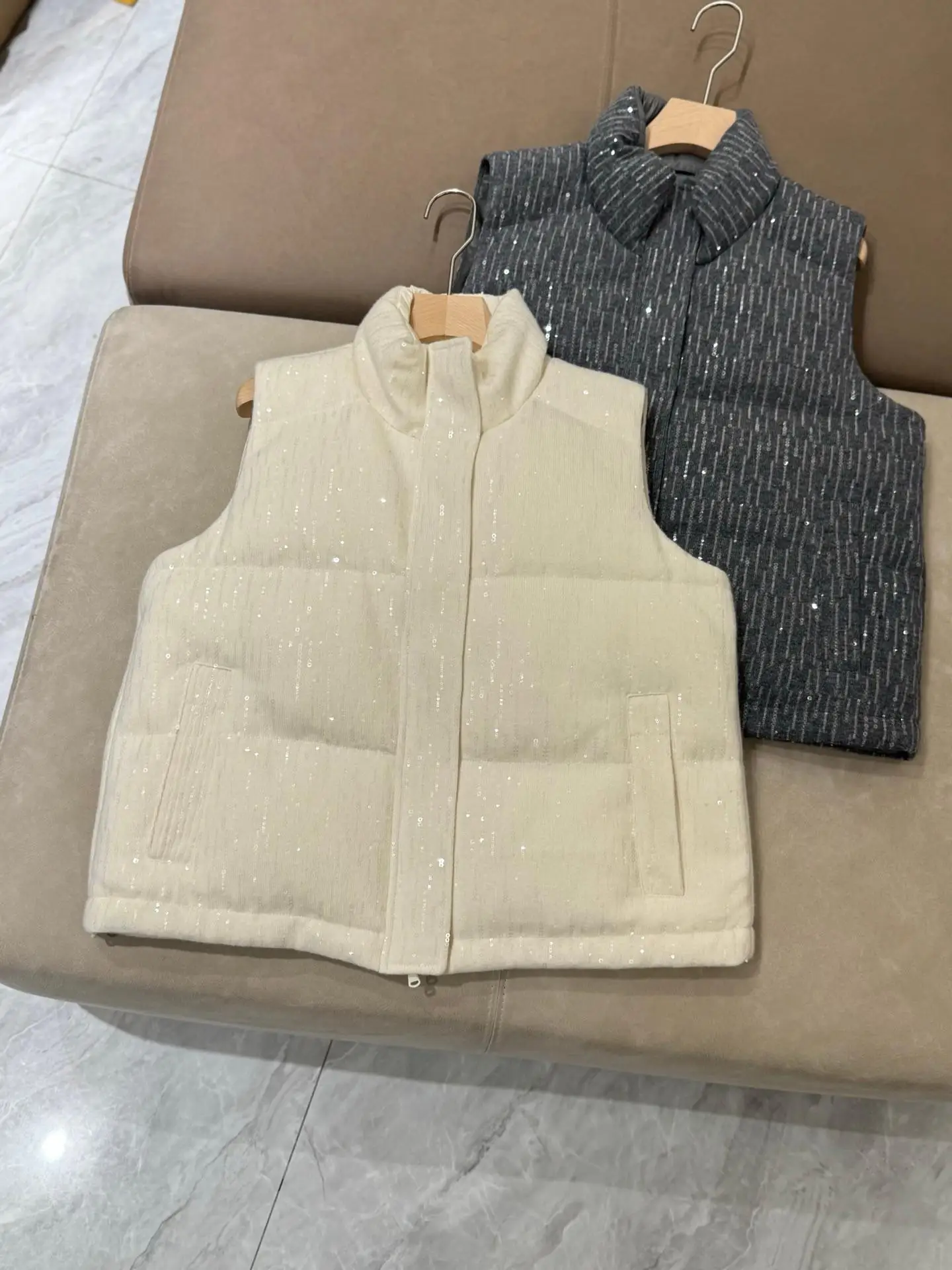 

Women's luxurious autumn-winter stand up collar sequined knitted goose down vest