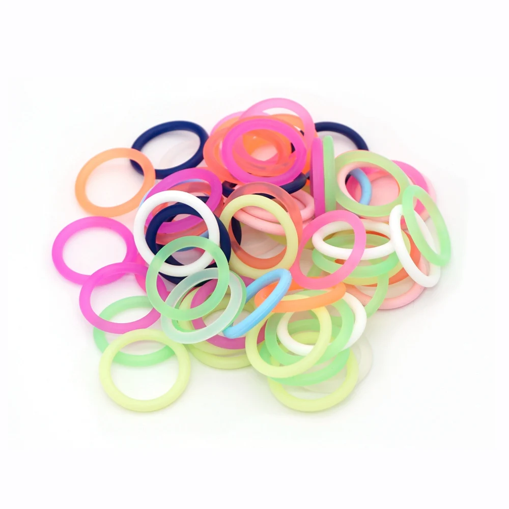 Sutoyuen 50 pçs colorido bpa livre adaptador de silicone de grau alimentício o anéis diy chupeta do bebê manequim mom guardanapo titular o anel