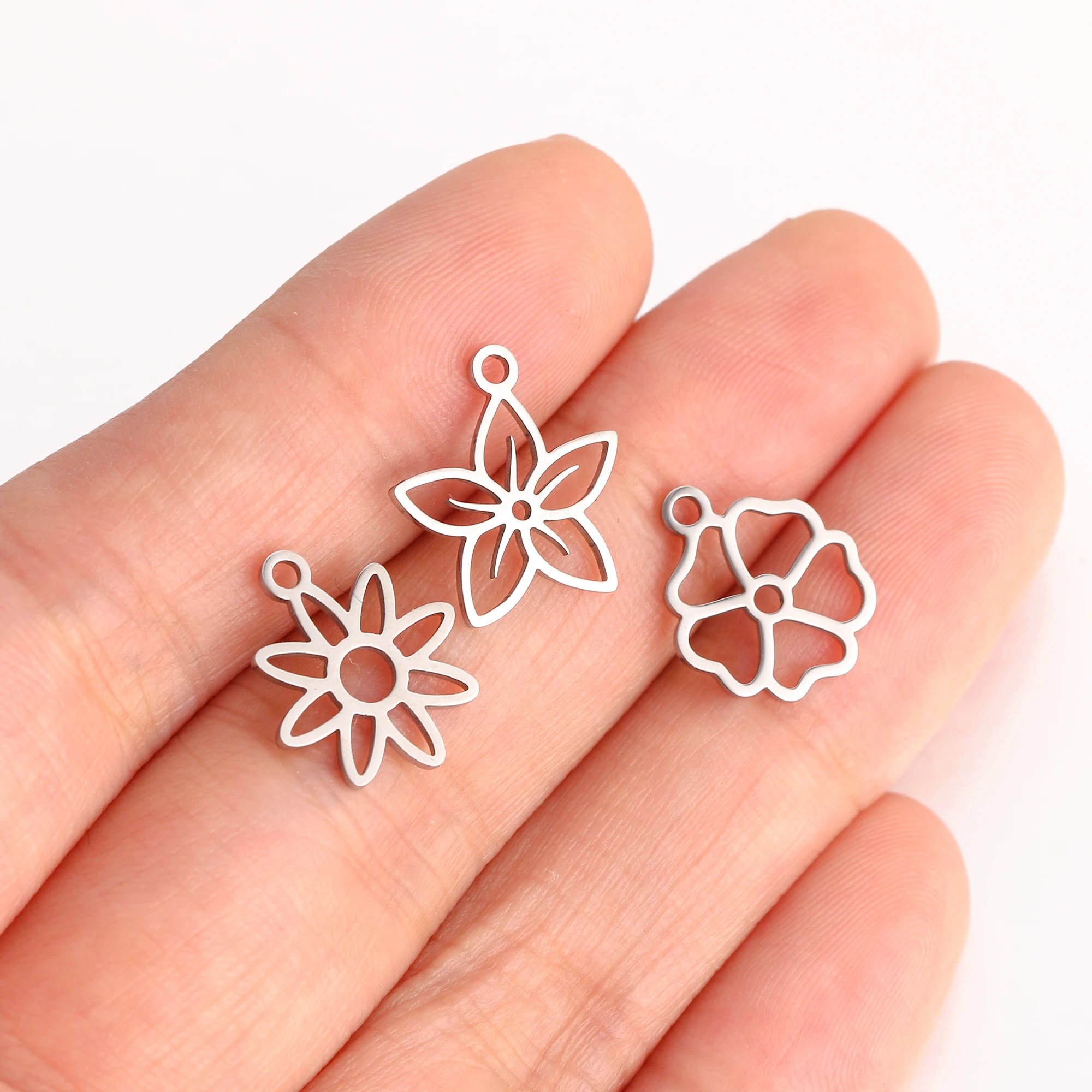 5Pcs/Lot Floral Theme Flower Charms Stainless Steel Sakura/Peach Blossom/Clover Pendants DIY Necklace Bracelets Jewelry Making