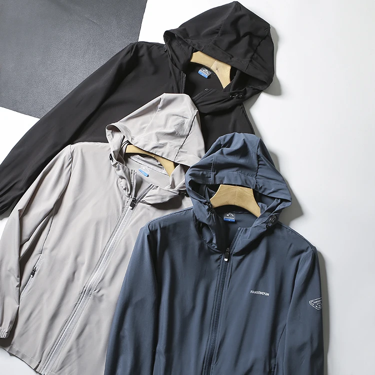 

Легкая дышащая мягкая удобная мужская летняя куртка с капюшоном, повседневная спортивная верхняя одежда, защита от солнца, тонкая модель, молодежный тренд