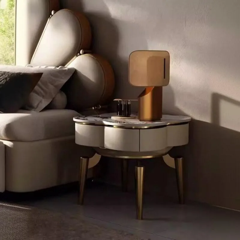 Leichter Luxus, minimalistisch, Villa, groß, flach, Schlafzimmer, Nachttisch, Edelstahl, modern, schlicht