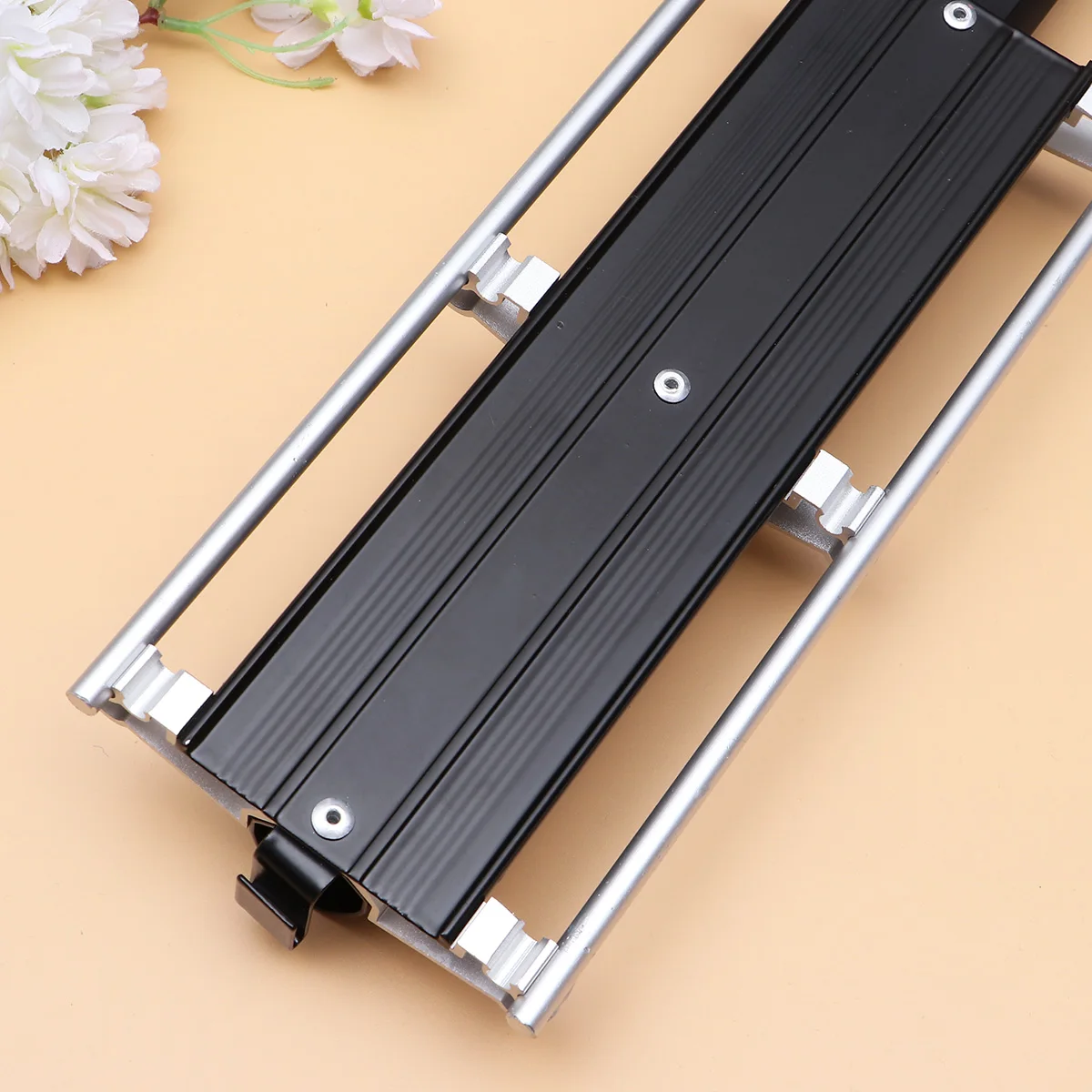 إطار متين من سبائك الألومنيوم للدراجة الخلفية، تصميم خفيف الوزن، رف متحرك وثابت لحقائب الظهر وسلال الظهر