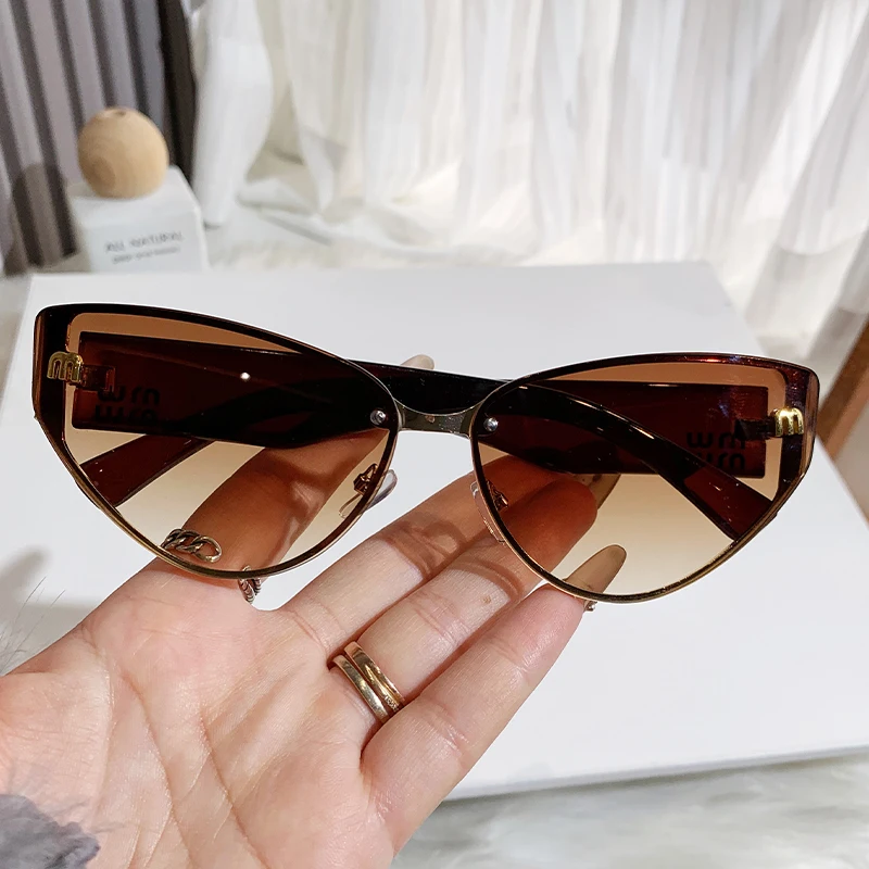 2025 Neue M-Buchstaben Cat-Eye-Sonnenbrille – Internet-Star-Ins-Stil Retro-Sonnenbrille für Damen – Trendige Sonnenbrille 90315