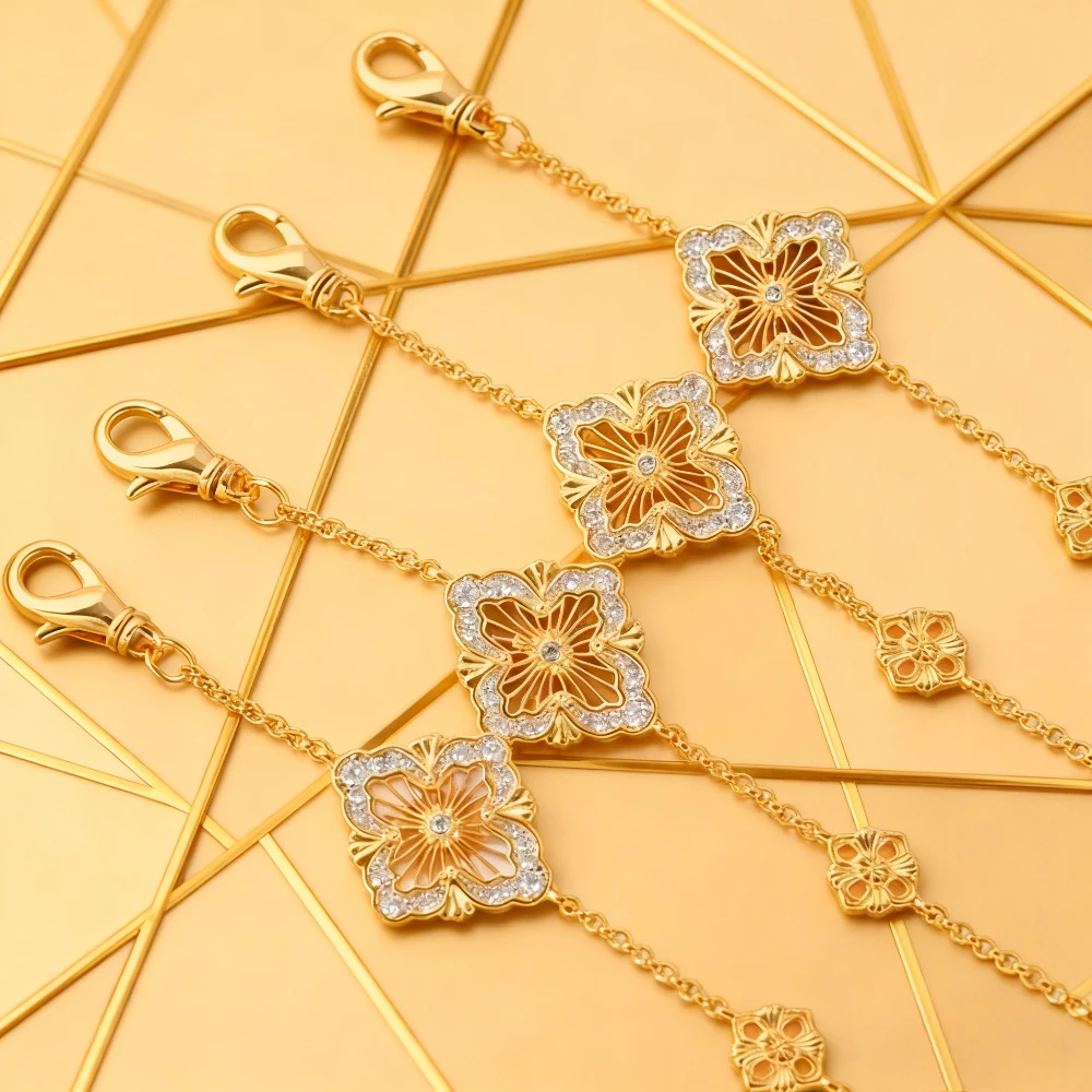 

2025 New Retro Cubic Zirconia Lucky Four-Leaf Flower Bracelet for Women Office Party Friends Gift Fashion Jewelry Accessories