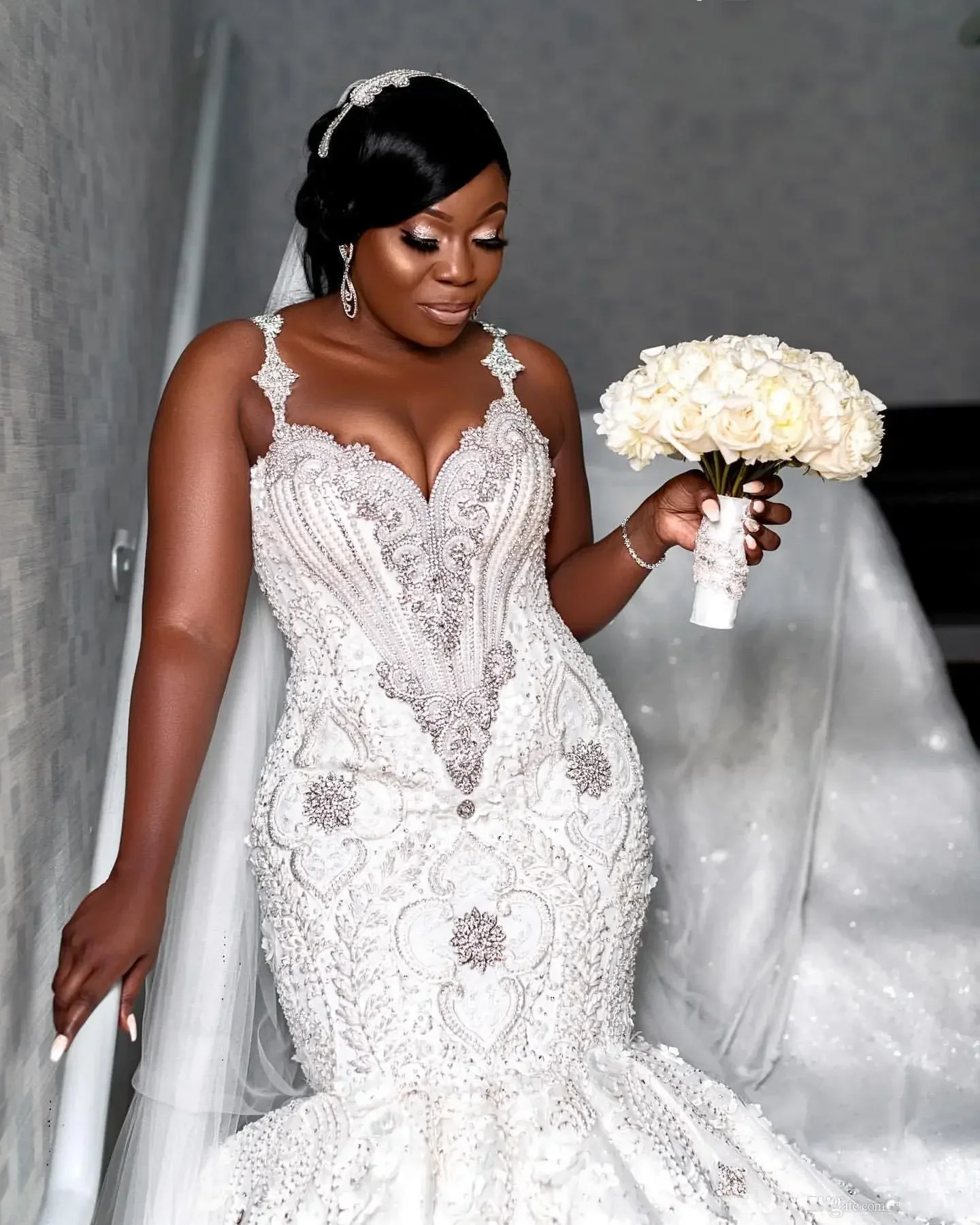 Maßgeschneiderte arabische Plus Size Meerjungfrau Luxus Kristalle Perlen Sexy Spitze Brautkleid Vintage Brautkleider nach Maß