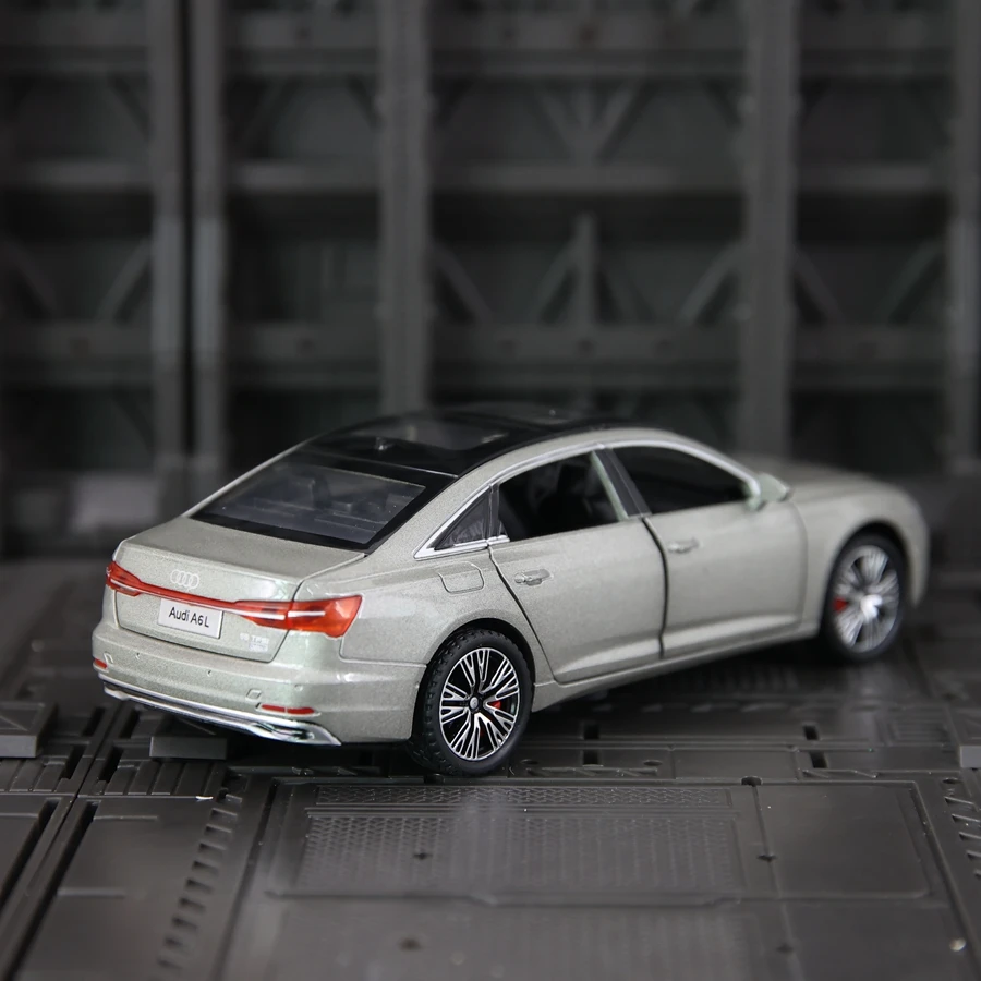 

1:32 simulation Audi A6L alloy car model doors and the front hood and trunk door can be opened has sound and lighting functions