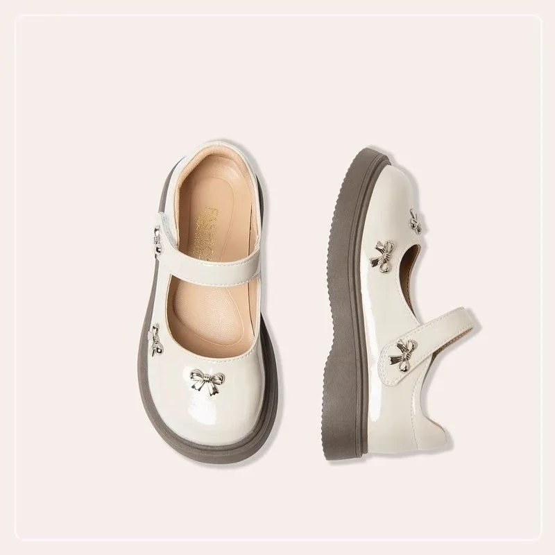 

2026 New Girls Casual Flats Patent Leather Round Toe Soft Sole Flat Shoes Kids Fashion Shoes for Dance Party Performance