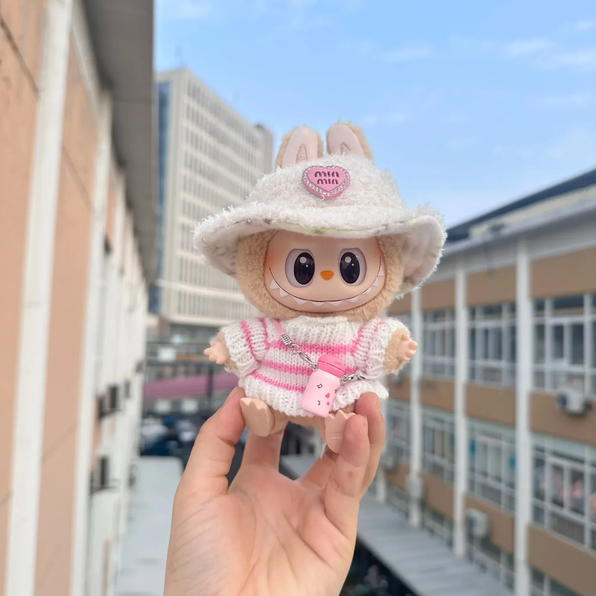 Ropa de muñeca labubu de 6,69 pulgadas para buLabu con 3 trajes: sombrero, suéteres y colgante (sin muñeca)