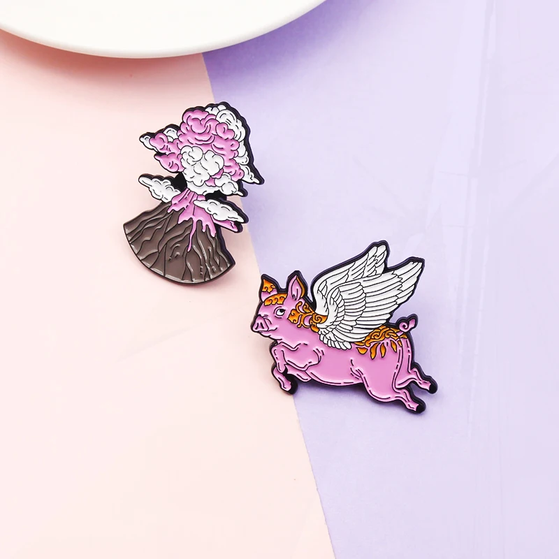 Esmalte Pins Badge para crianças, Porco Volcano Cloud, Jóias dos desenhos animados, Anjo Caracol, Porco Voador, Presente Atacado