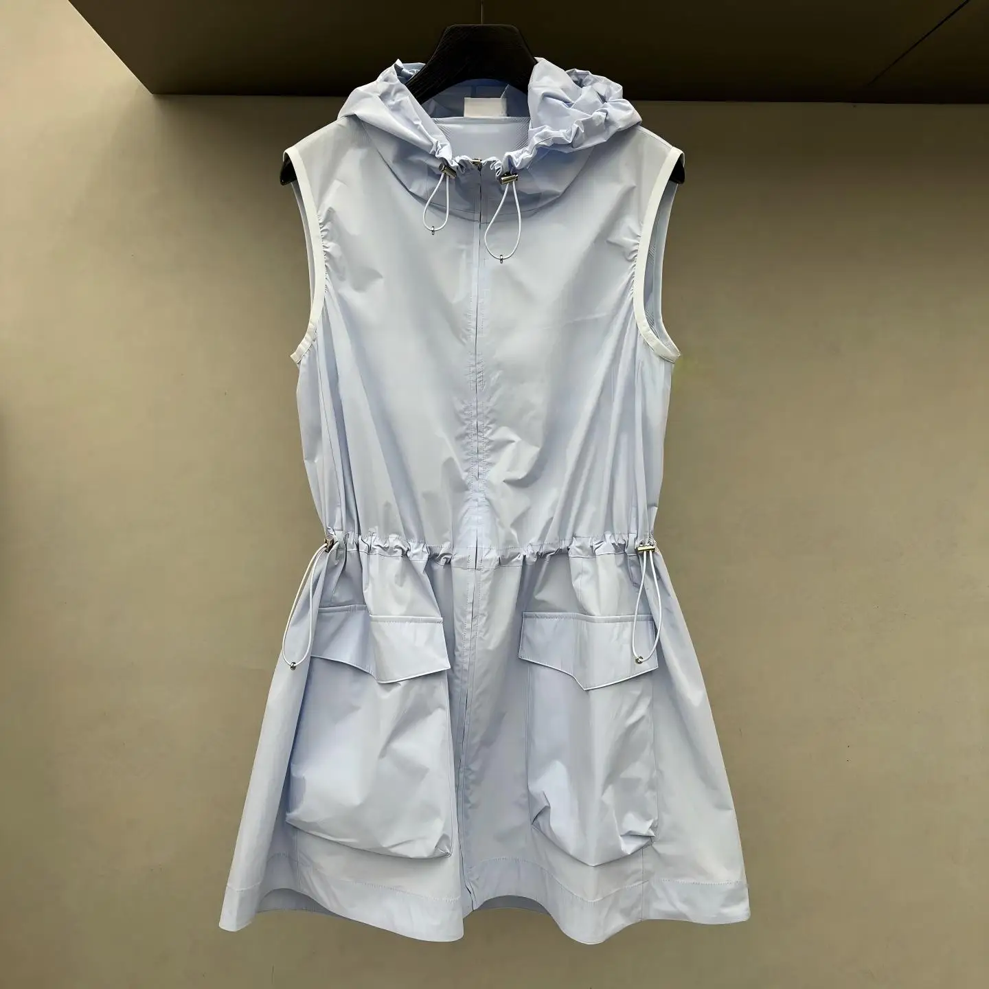 Women's Summer Golf Wear: Zipper-Front Hooded Sleeveless Jacket-Dress—Youthful and Versatile