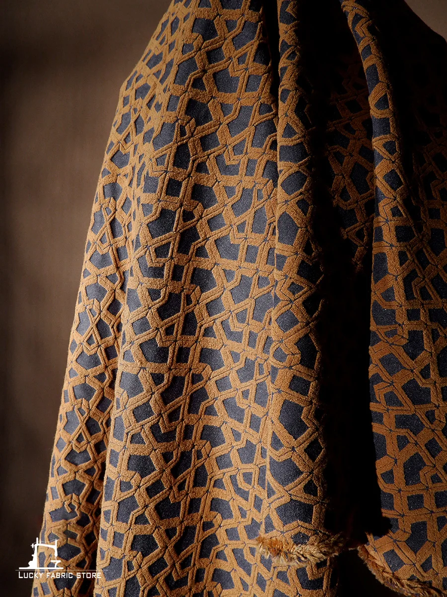 

Лабиринт, решетка, высококачественная землисто-желтая трехмерная тисненая текстура, жаккардовая ткань, осенне-зимняя смешанная куртка h