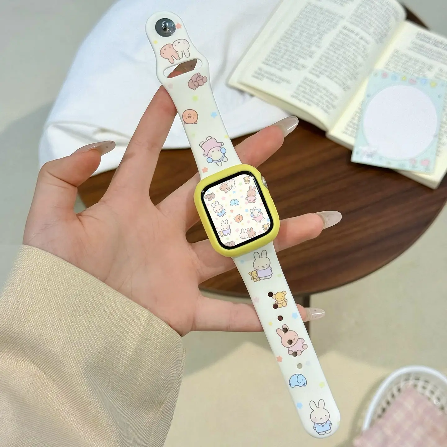 Good Looks Miffy Apple Watch Silicone Watch Strap Cute Cartoon Printing Summer Female Personality and Creativity Send To Friends