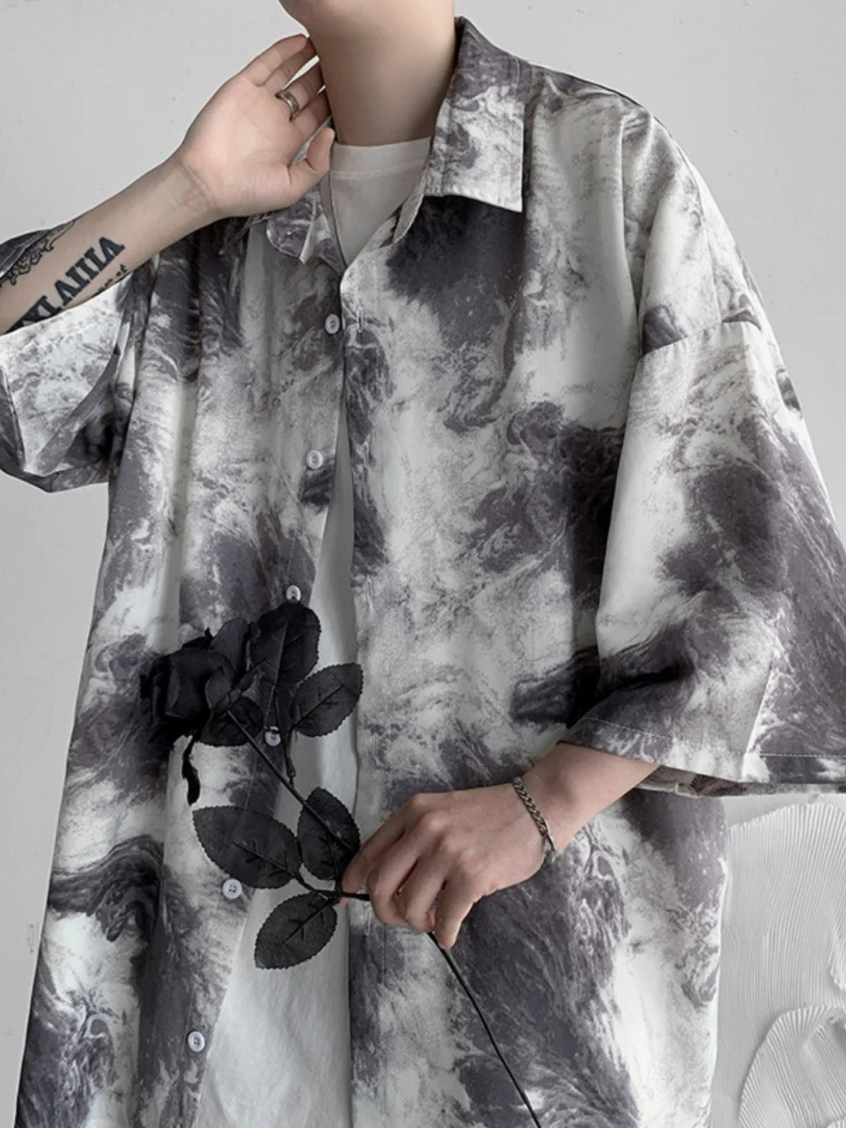 

Retro American Dyed Short Sleeve Men's Shirt Summer Trendy Five Sleeve Shirt Handsome Loose Fit Youthful Style Sharp Collar