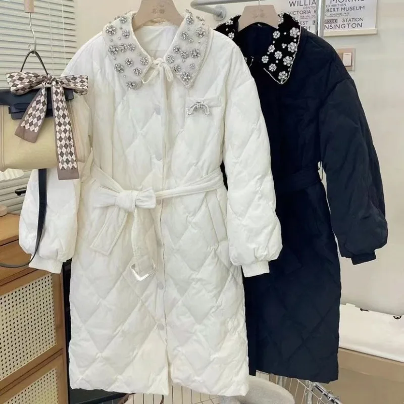 

2025 зимний новый пуховик женский длинный круглый вырез инкрустированный бриллиантами модное теплое пальто