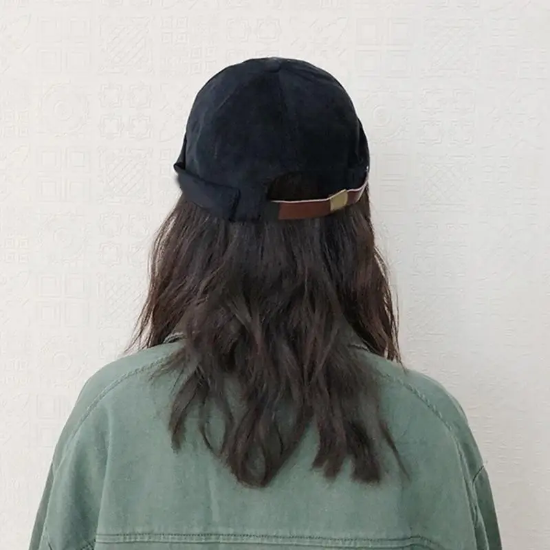 قبعات بدون حواف مصنوعة من سروال قصير مع ديكور من القماش على الطراز القديم