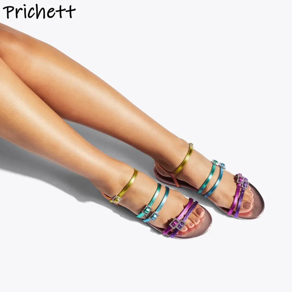 

Сандалии с радужной пряжкой и кристаллами, кожаная обувь с прямым ремешком на плоской подошве и круглым носком, летняя обувь для отдыха, модная женская кожаная лаконичная обувь