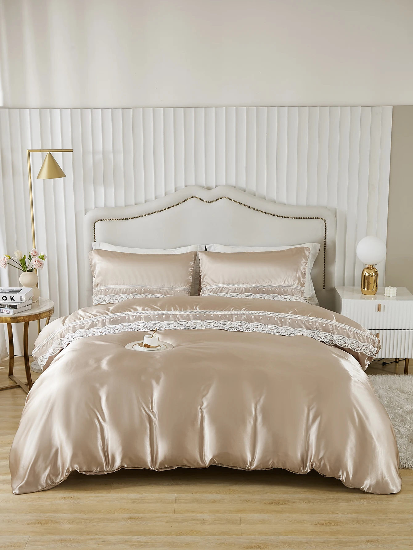 

Satin Silk Bedding Set Super Soft Shiny Duvet Cover Set Satin Ruffle Bedding Luxury Beige White Quilt Cover Set with Pillowcases
