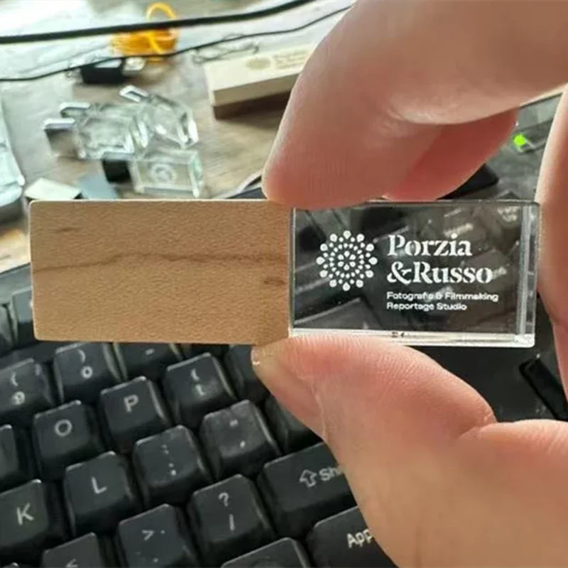 

Бесплатная индивидуальная лазерная гравировка логотипа на высокоскоростных флеш-накопителях USB3.0 (60 шт. хрустальных USB3.0 16 ГБ + 150 шт. металлических USB3.0 8 ГБ)