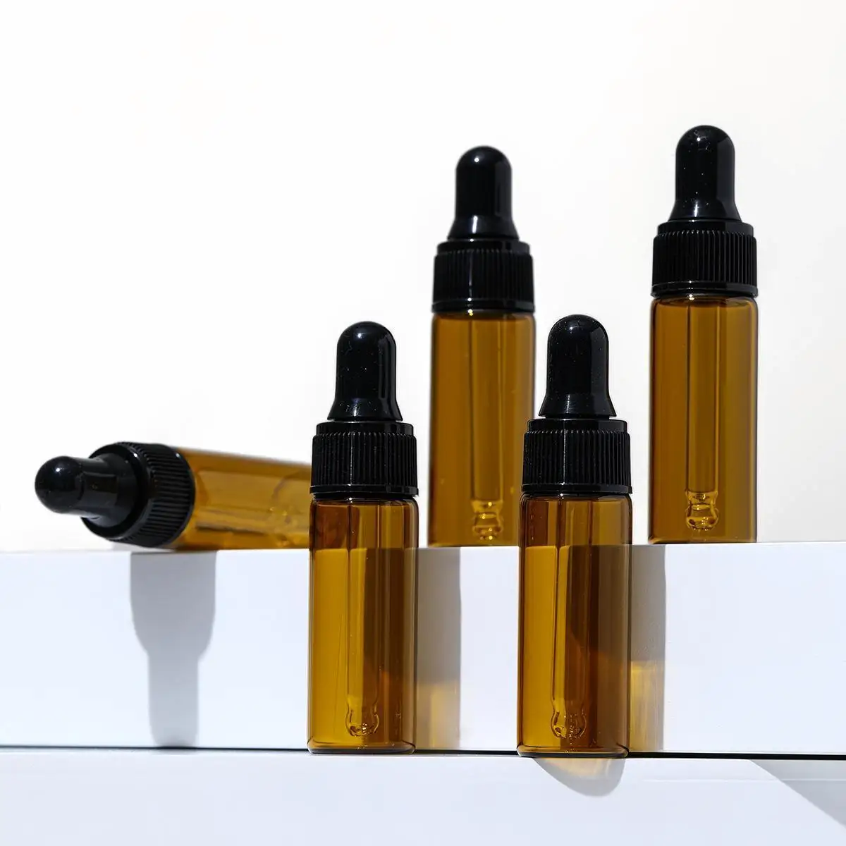 10 Stück Tropfflaschen aus dunklem Braunglas, 1 ml, 2 ml, 3 ml, 5 ml, Tinkturflaschen mit Augentropfer für ätherische Öle, Parfüm, Haaröl,
