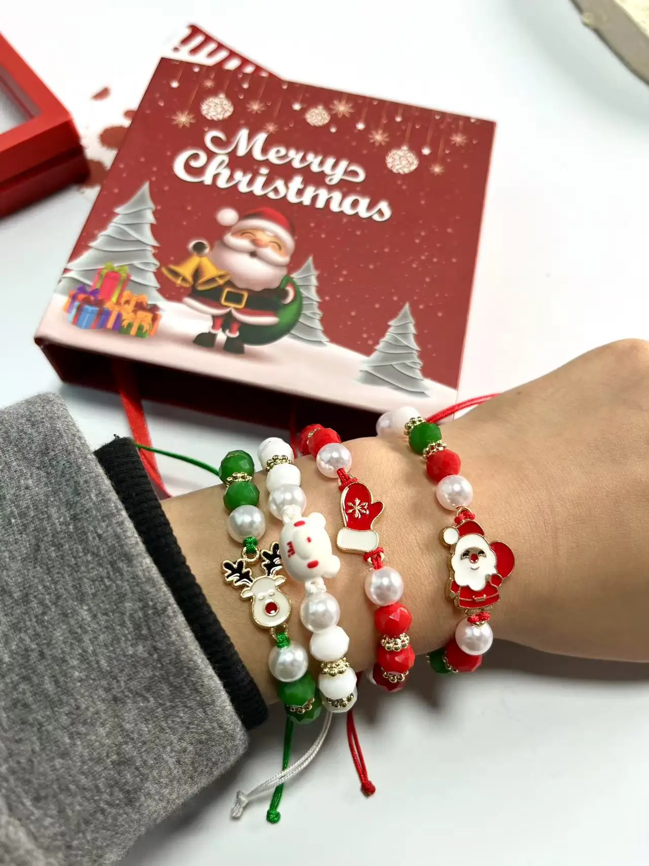 سوار مطرز لعطلة عيد الميلاد، سوار لون الحلوى باللون الأحمر والأبيض والأخضر مع سحر سانتا، صندوق هدايا جاهز #6