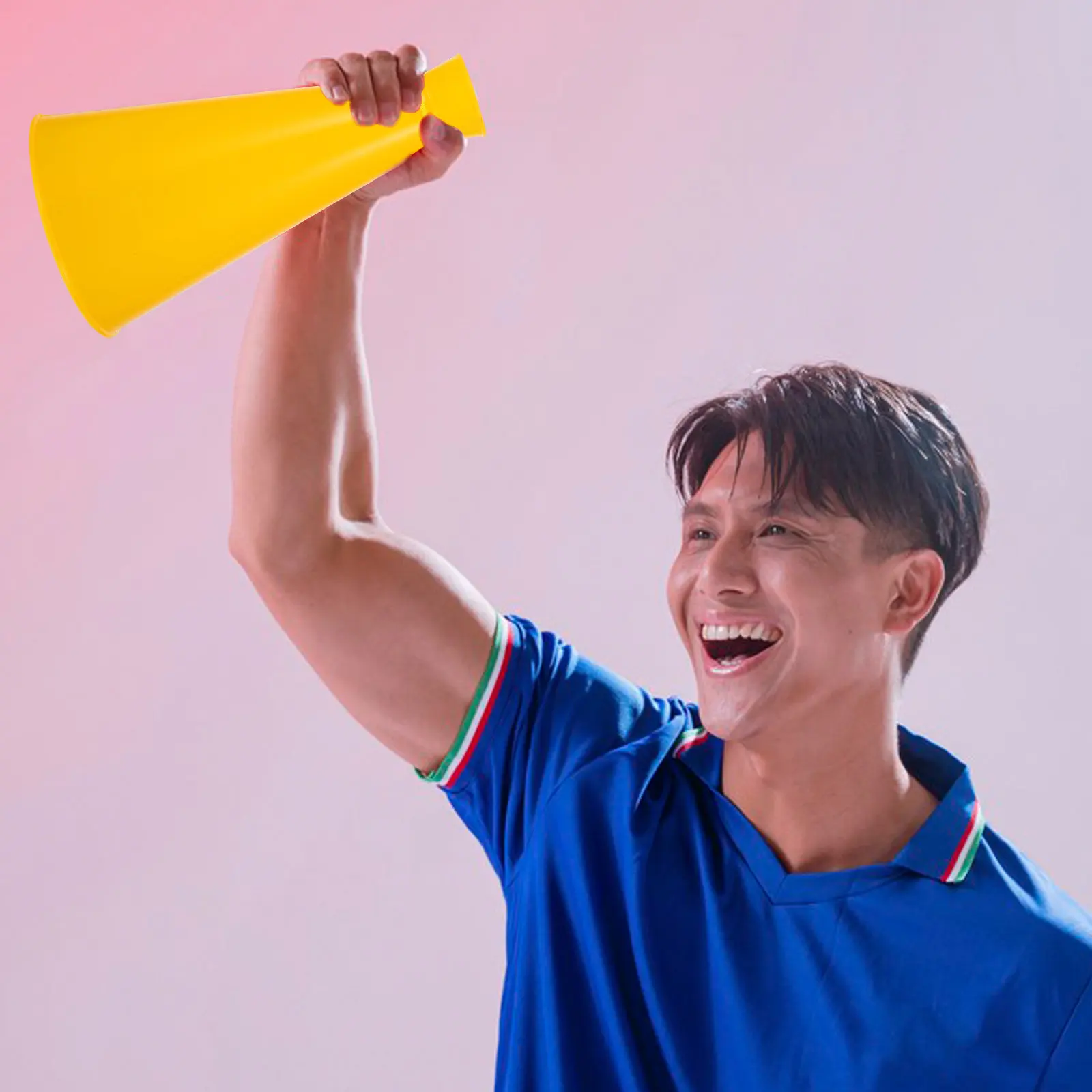 

Пластиковый горн-гудок для болельщиков: идеален для спортивных мероприятий, праздников, ралли, концертов, футбольных матчей. Мегафон для поддержки команды.