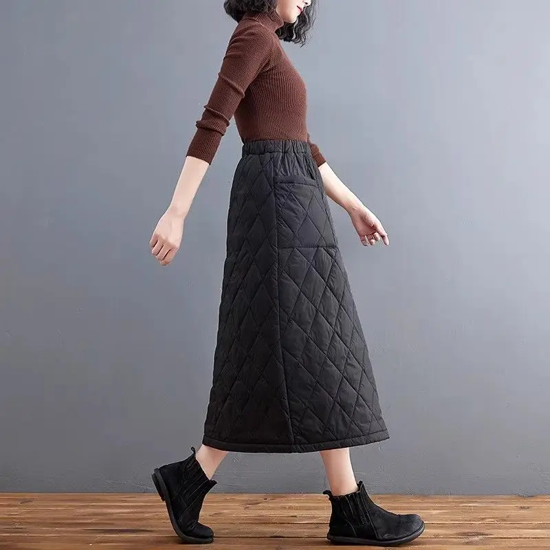 New Retro Quilted Cotton Half Skirt Women's Thick Warm Winter New Style Windproof Straight Thickened Cotton Skirt Trendy Diamond