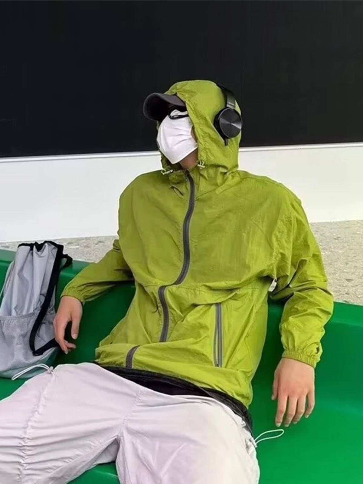 

Летняя мужская легкая ветровка из ледяного шелка с капюшоном, свободного кроя, для активного отдыха, с защитой от УФ-лучей, молодежная мода