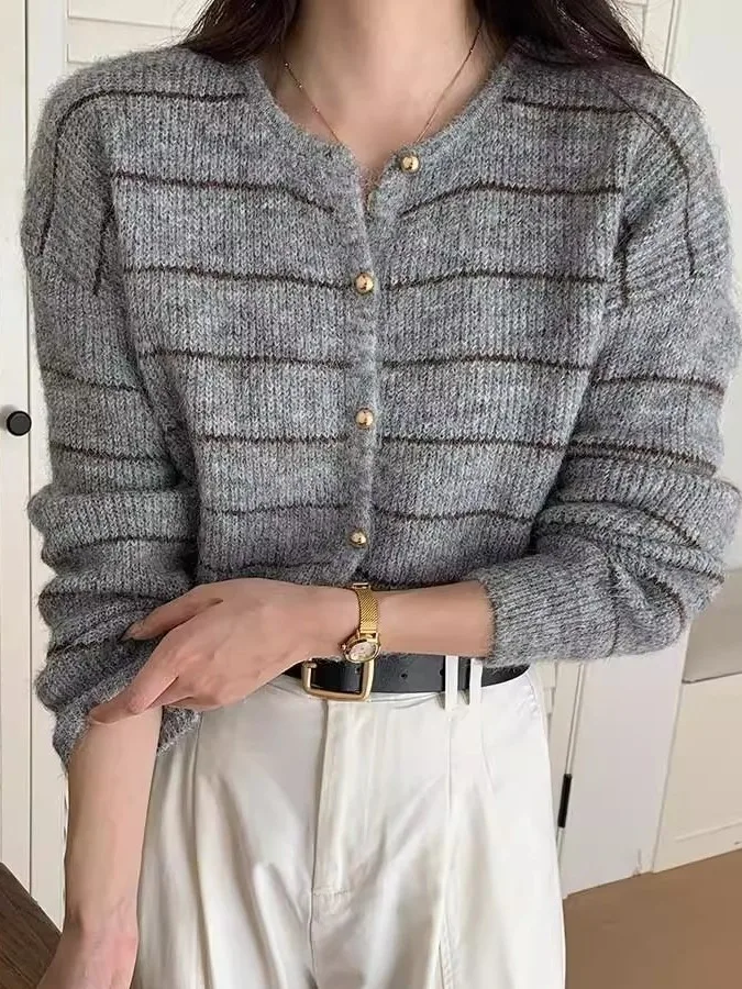 

Мягкий вязаный свитер в полоску, кардиган, женский повседневный свободный утягивающий топ на одной пуговице, осень 2024, новинка, прямая трубка