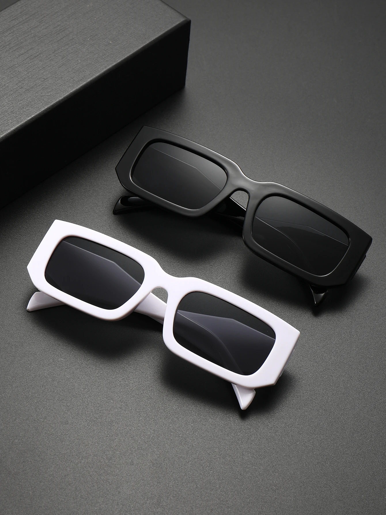 2PCS Unisex Retro Rechteck Mode Brille Geeignet für Den Täglichen Verschleiß Und Fahren Europäischen Und Amerikanischen Stil Brillen
