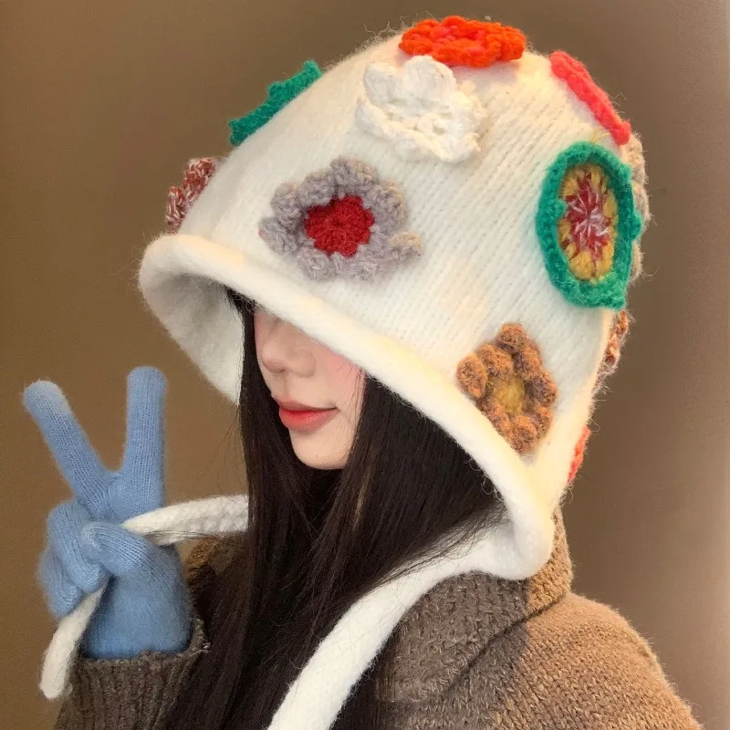 Koreanische bunte Strickmütze mit Blumenmuster und Ohrschutz, warme Wintermütze für Damen, winddichte Bombermütze für den Außenbereich – Detail 1