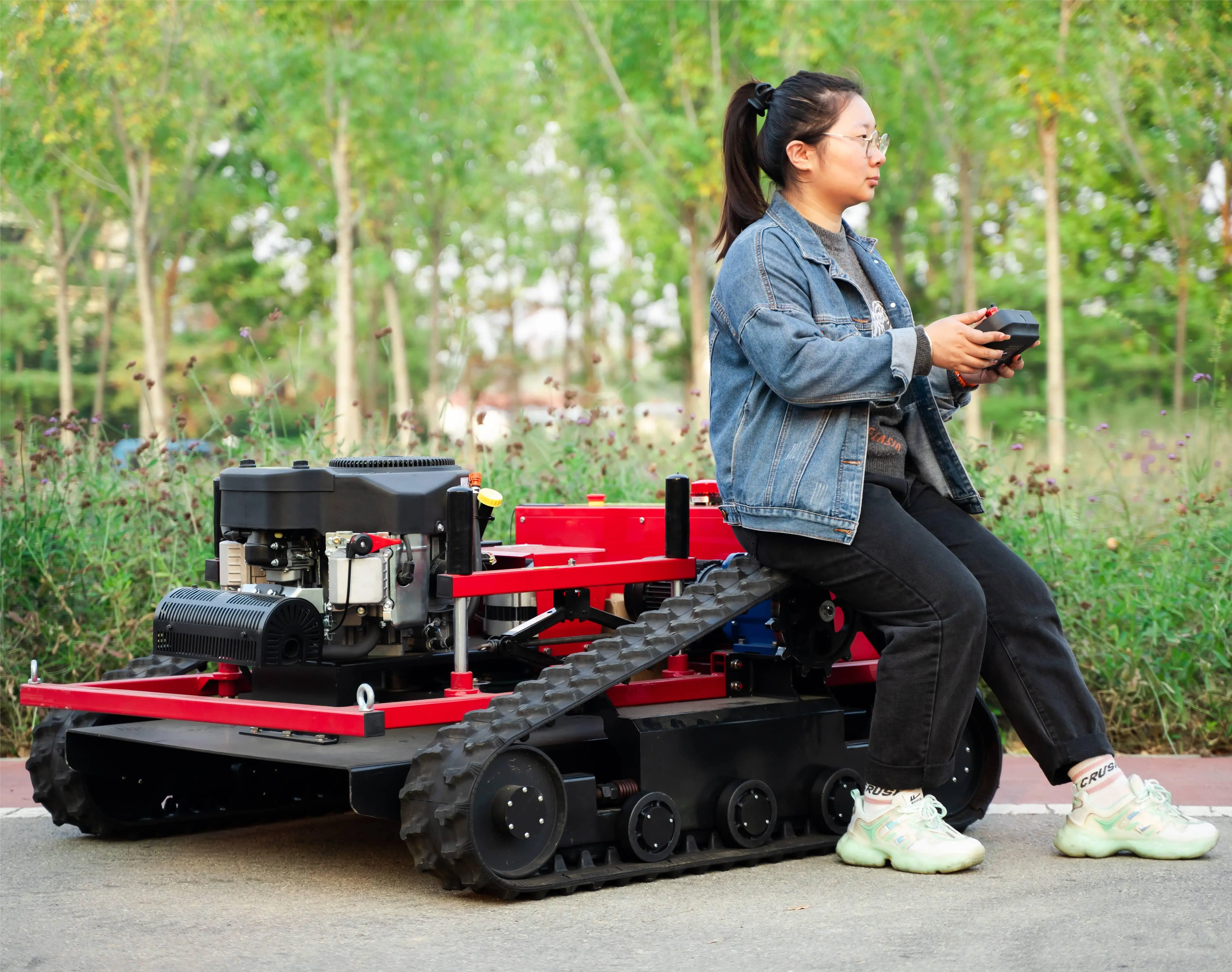 65degrees   super   powerful slope remote contril  crawler lawn mowing robot