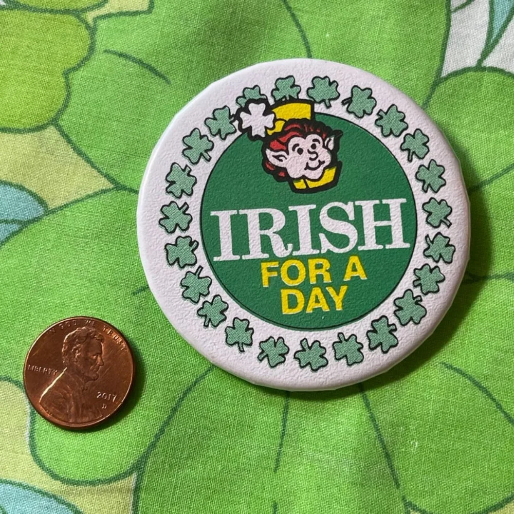 VINTAGE St Patrick\'s Day Pin Back Buttons 32-75mm