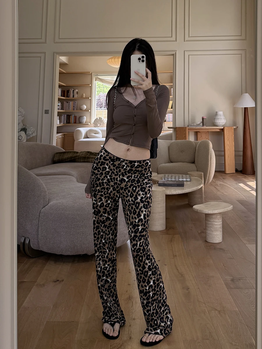 

Комплект из двух предметов: женский летний костюм с V-образным вырезом, драпированный, с низкой талией, расклешенные повседневные брюки и топ с коротким рукавом, модный комплект для похудения