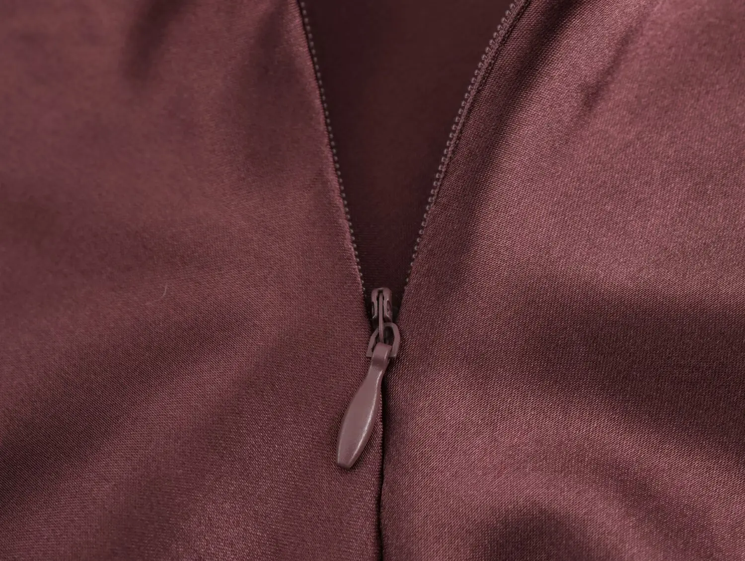 2025年新作 レディース服 欧米風ファッション ノースリーブ ホルターネック シルクサテン風 ハーフハイネックドレス