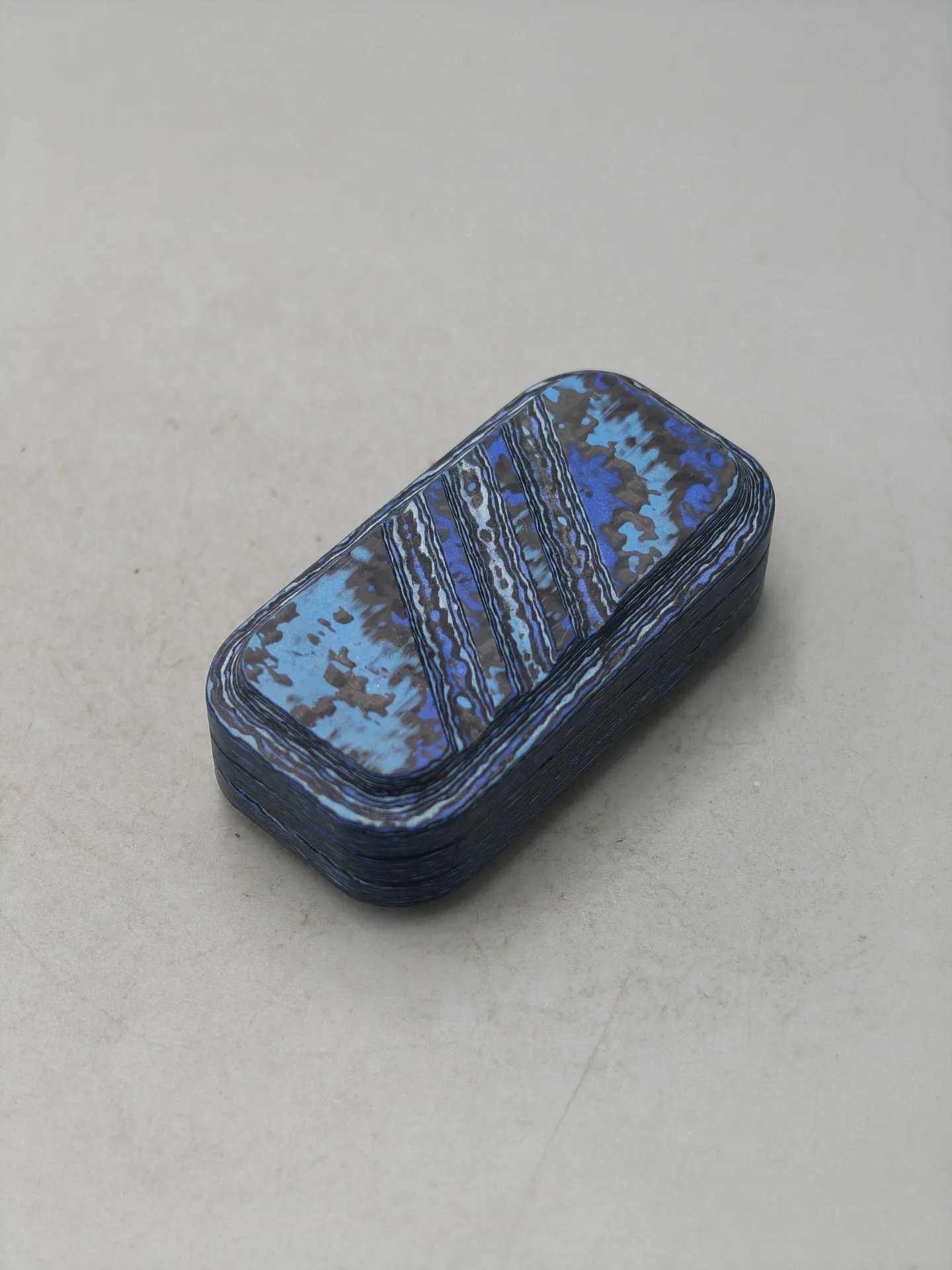 Used EDC Blue Pattern Carbon Marley Is Sugar, Magnetic Push Card Edc Decompression Toy Tide Play Black Technology