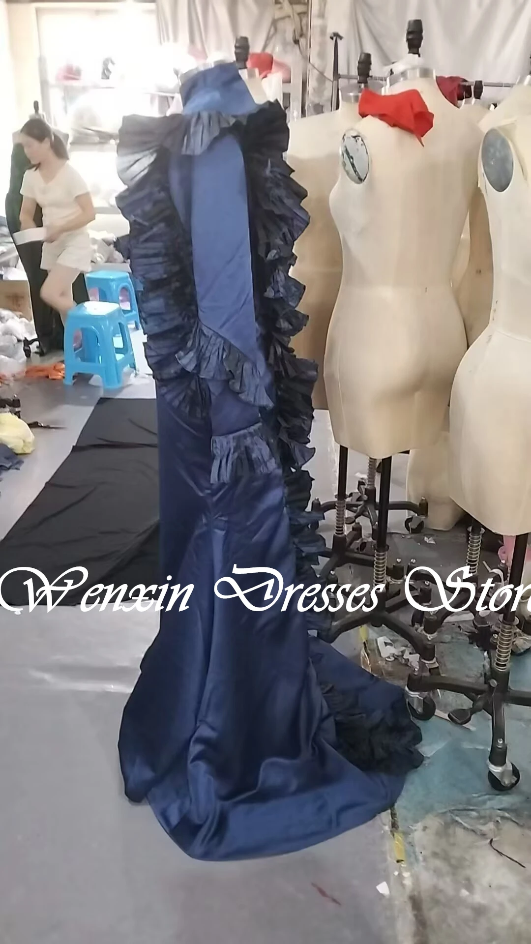 Dubai Evening Caftan Dress Blue Floor Length High Neckline Long Sleeves Satin Straight Pleats Sweep Train Quinceanera Gowns 2024