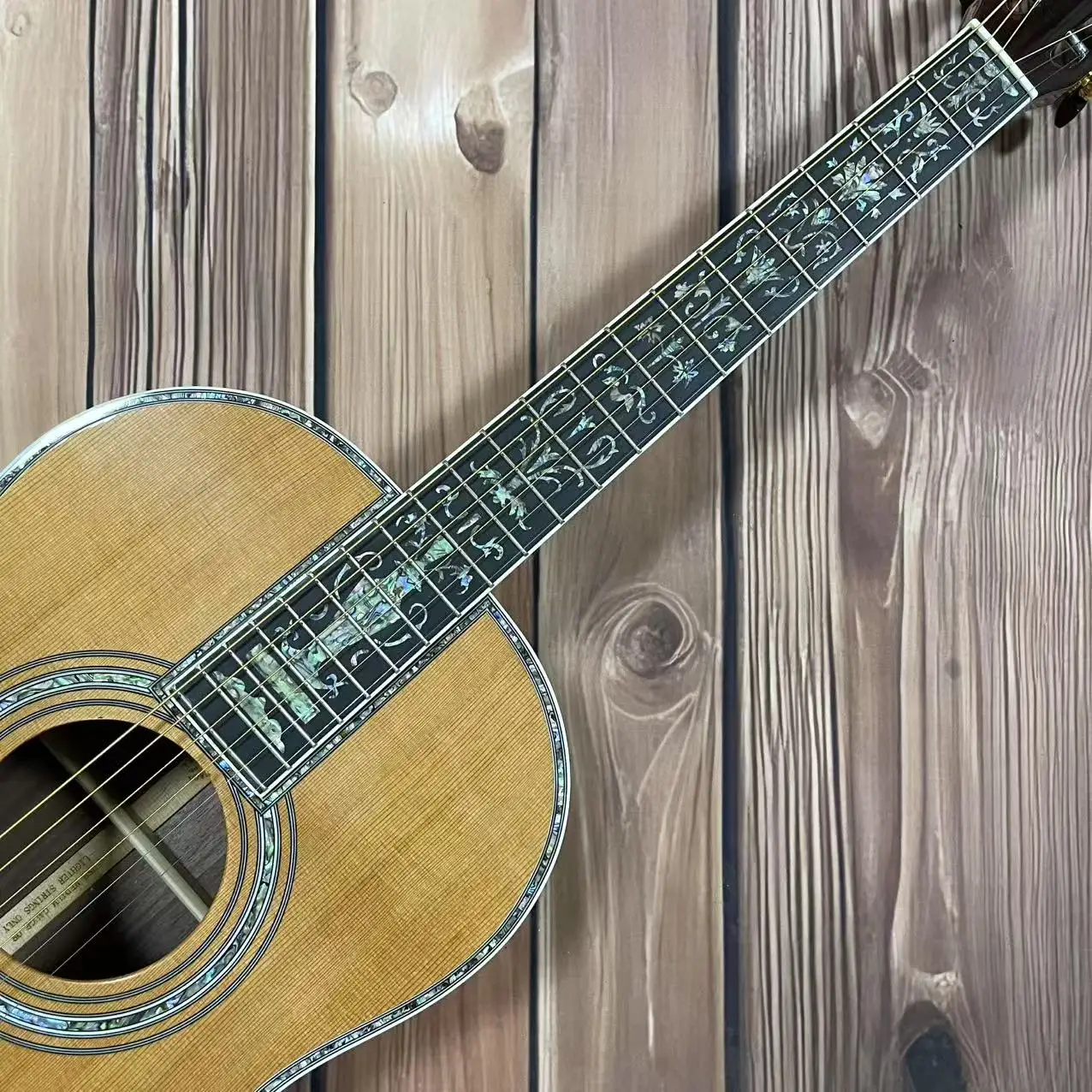 40 بوصة 00045 سلسلة سطح من الخشب الصلب الصنوبر الأحمر الدم مع غلاف أذن البحر الكامل مطعمة باللمعان الصوتي جيتار صوتي #1