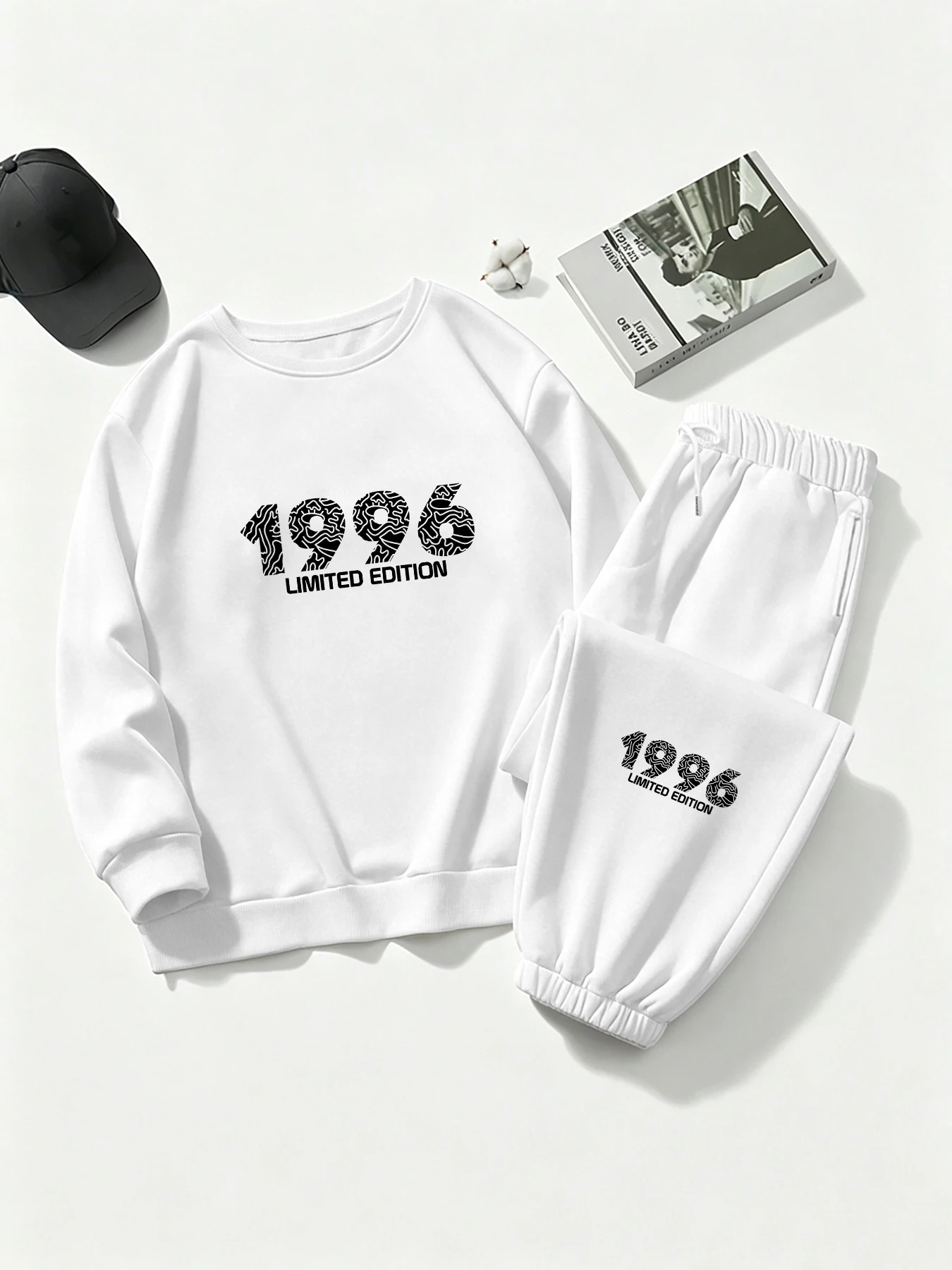 

American Retro Style Casual Sweatshirt Set, 1996 Digital Texture Theme Print Women's Two-Piece Set, Loose Slim-Fit Casual Outfit, Crew Neck Long-Sleeve Top and Jogger Sweatpants, Spring and Autumn Daily Wear, Women's Clothing