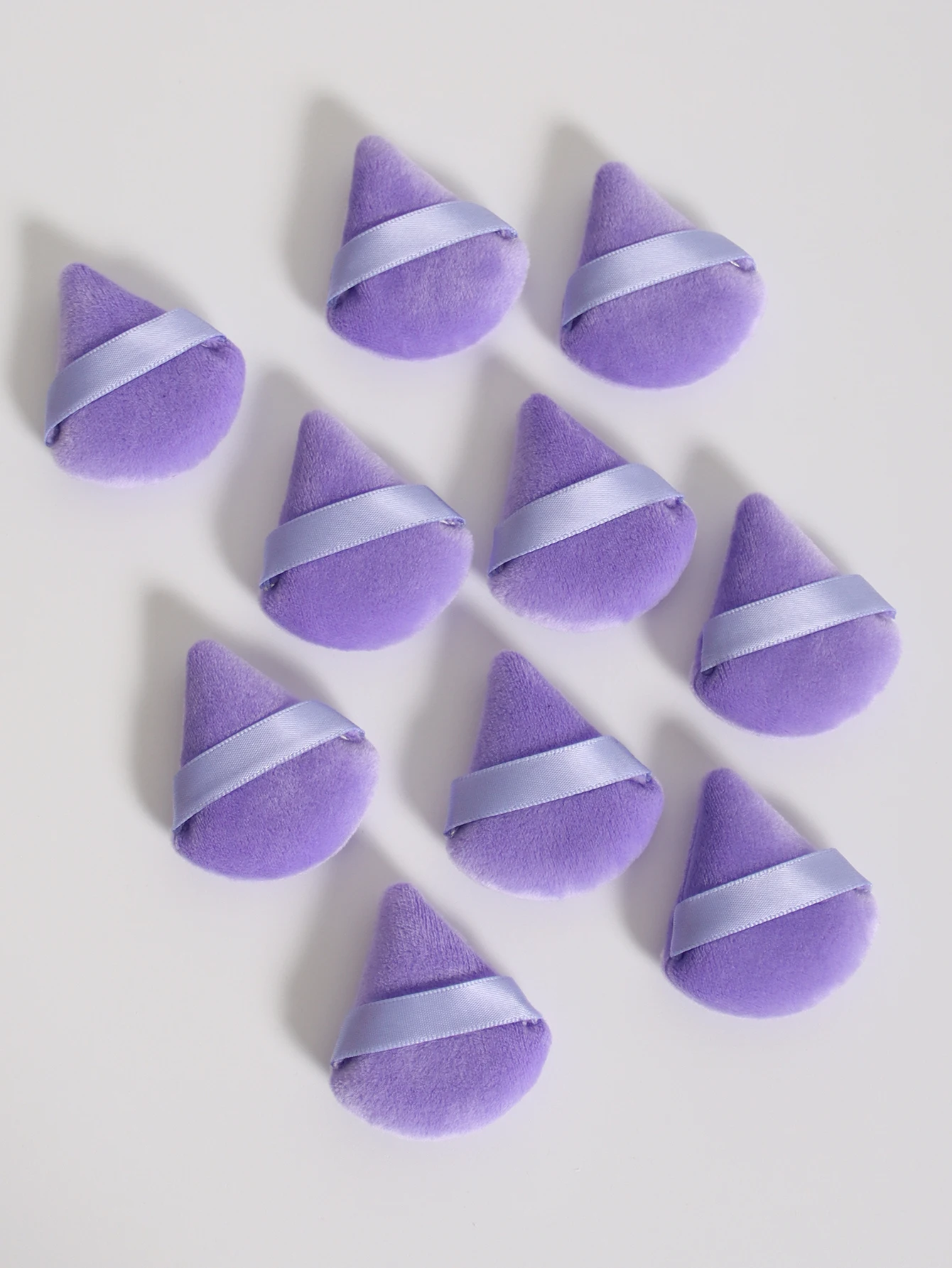 Mini Trójkątne Puszki do Pudru 40-80 szt., Aplikuj rozpuszczony w płynie puder przez delikatne naciskanie na twarz, aby uzyskać efekt utrwalania makijażu.